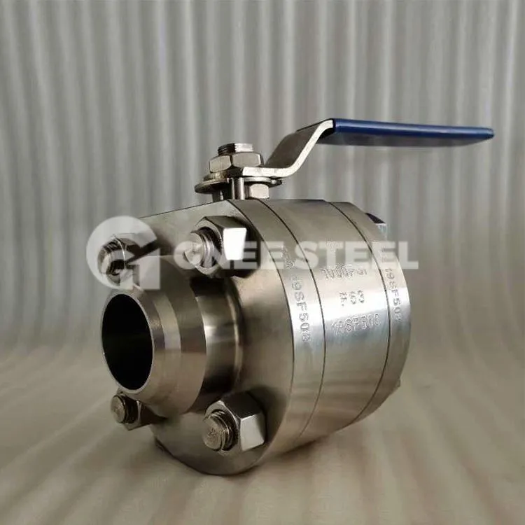 Comhla Liathróid Cruach Brionnaithe