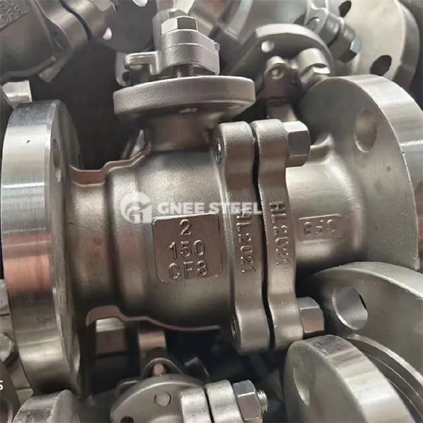 Comhla liathróid brú íseal